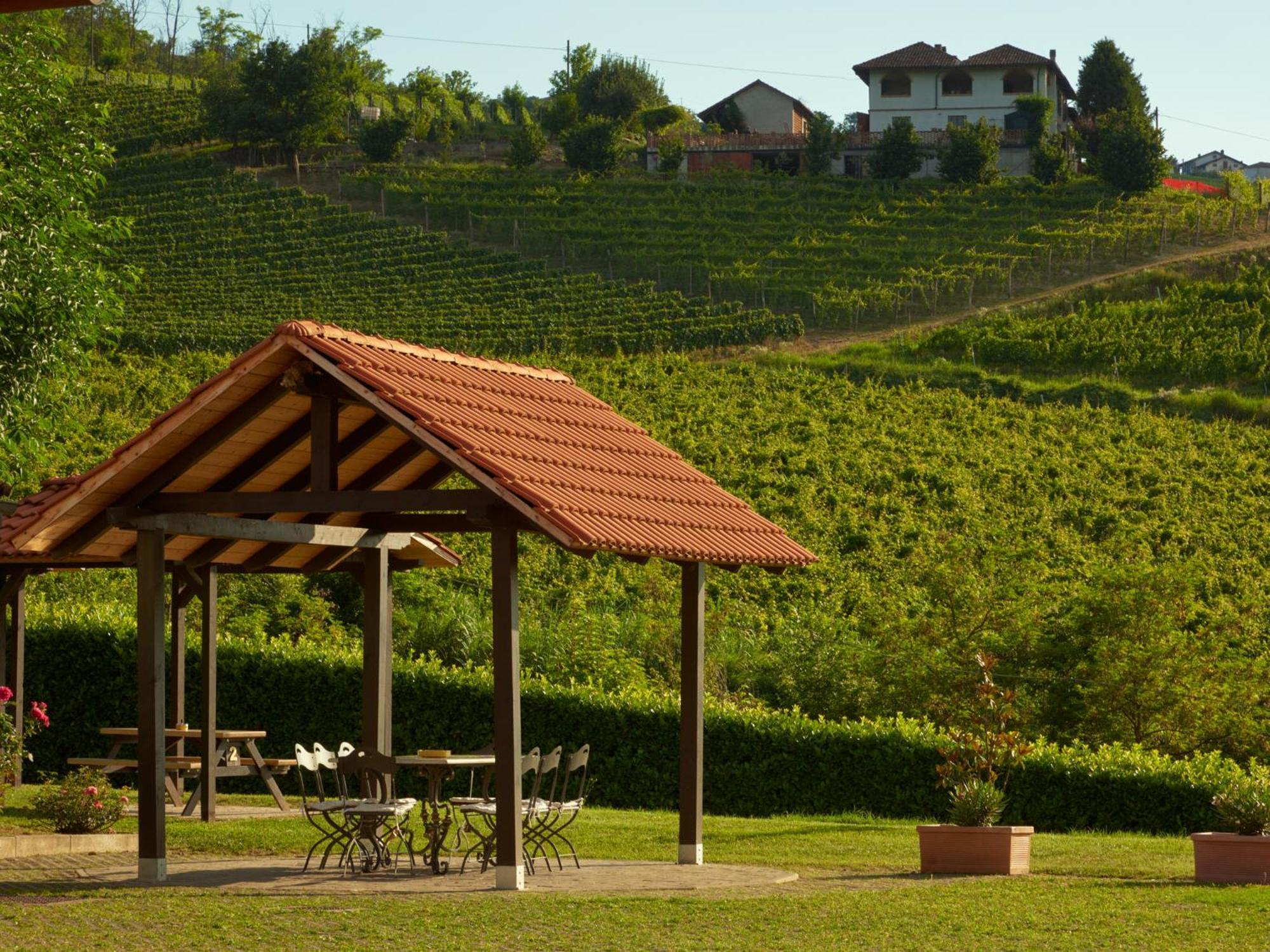 Vigna Dell'Acqua Villa Santo Stefano Belbo Exterior photo